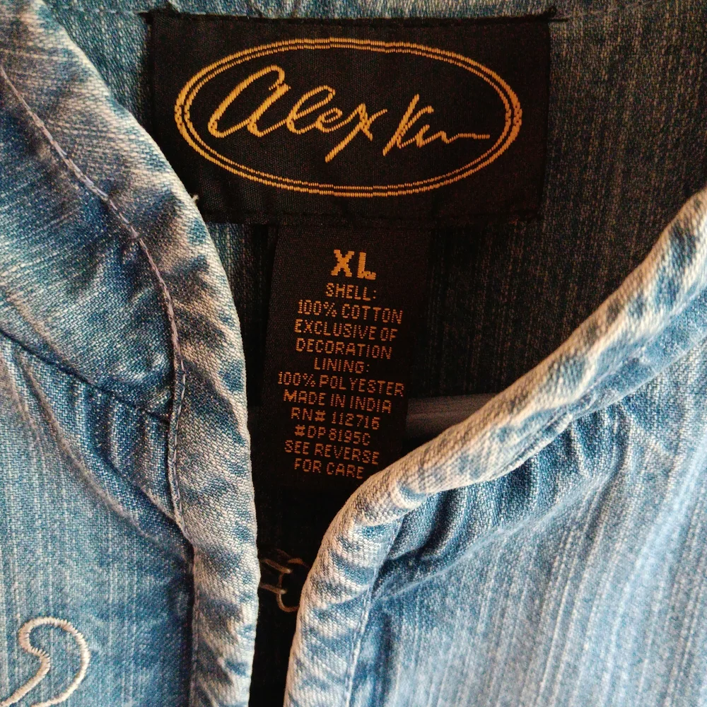 Aloya Women's Floral Embroidered Denim Jacket - Picture 4 of 6